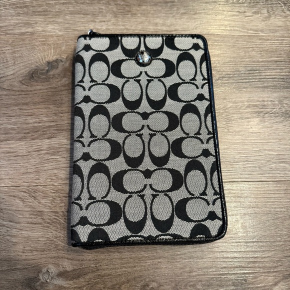 Coach Signature Black & White E-Reader Case - Picture 1 of 6